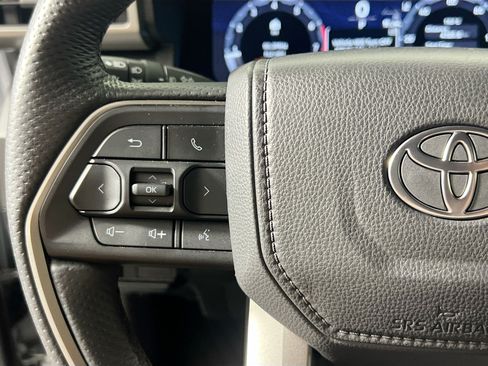 Used 2025 Toyota Tacoma TRD Sport w/ TRD Sport Upgrade Package RWD image 18