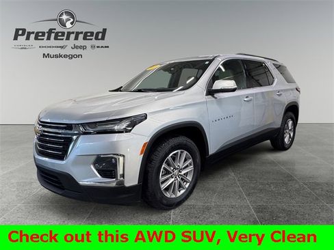 Used 2022 Chevrolet Traverse LT image 2