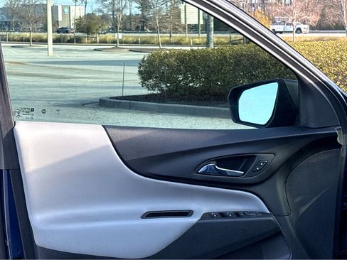 Used 2023 Chevrolet Equinox LS w/ LS Convenience Package image 9