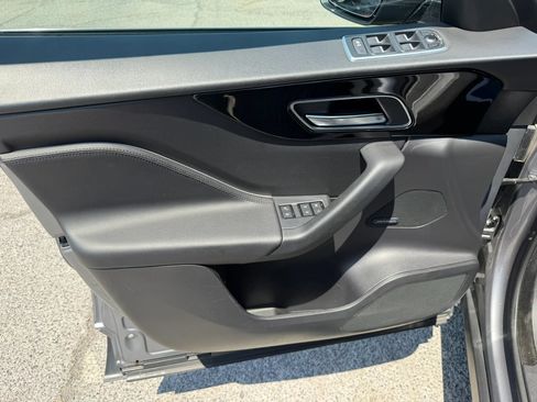 Used 2020 Jaguar F-PACE Premium AWD/4WD image 14