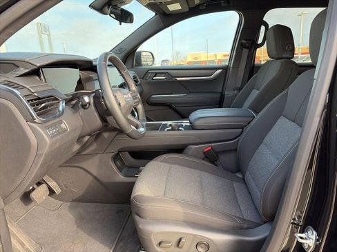 Used 2025 GMC Acadia Elevation image 14