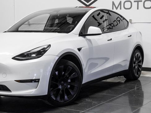 Used 2022 Tesla Model Y Long Range image 10