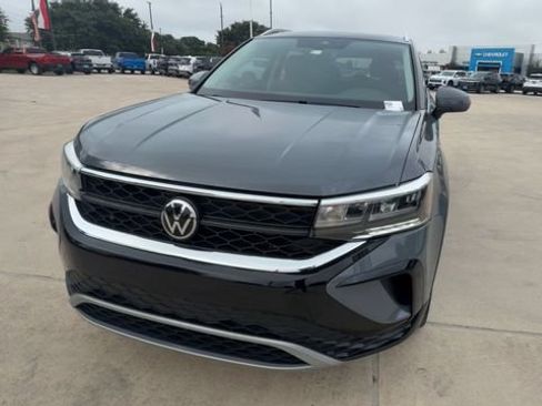 Used 2022 Volkswagen Taos SE AWD/4WD image 3