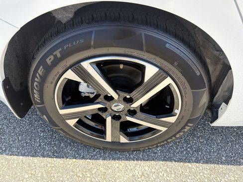 Used 2025 Nissan Sentra SV FWD image 27