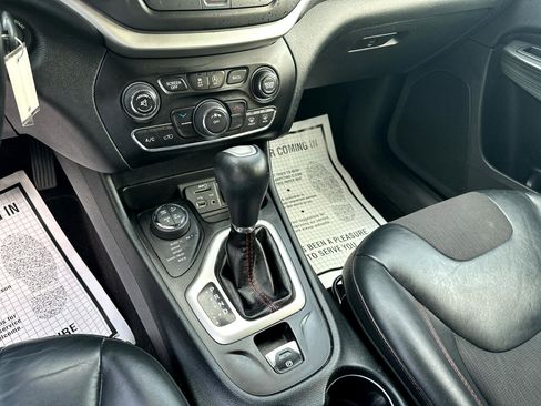 Used 2016 Jeep Cherokee Trailhawk w/ Cold Weather Group image 14