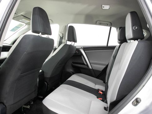 Used 2018 Toyota RAV4 LE AWD/4WD image 14