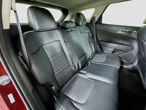 Used 2025 Kia Sportage SX image 30