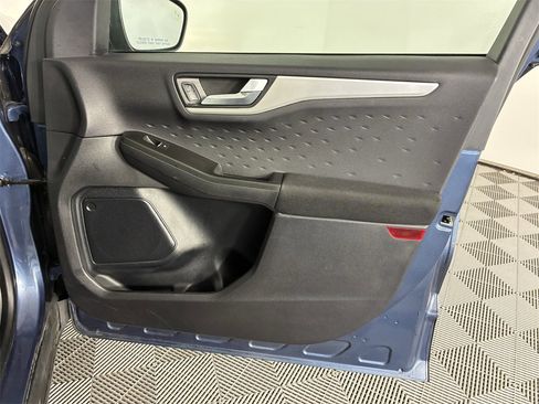 Used 2020 Ford Escape SE image 32