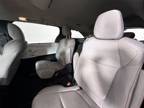Certified 2026 Toyota Sienna LE FWD image 28