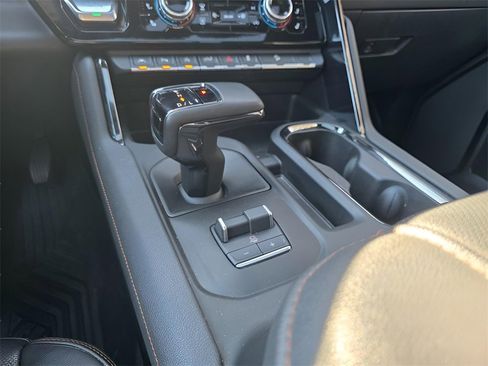 Used 2024 GMC Sierra 1500 AT4 w/ Technology Package image 30