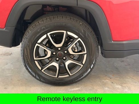 Used 2025 Jeep Compass Trailhawk AWD/4WD image 4