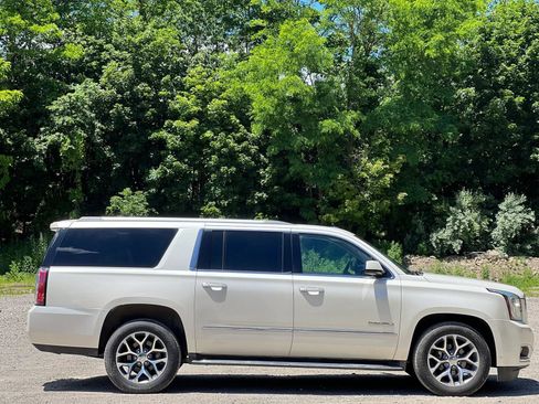 Used 2015 GMC Yukon XL Denali w/ Touring Package AWD/4WD image 7