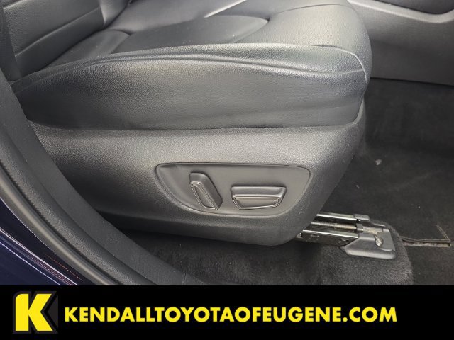 Used 2022 Toyota Highlander XLE AWD/4WD image 31