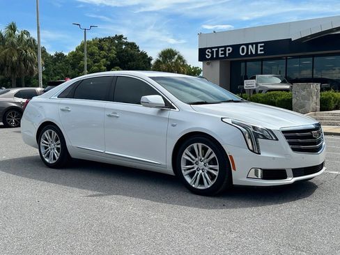 Used 2019 Cadillac XTS Luxury w/ Driver Awareness Package FWD image 8