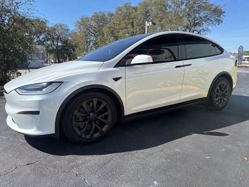 Used 2022 Tesla Model X image 4