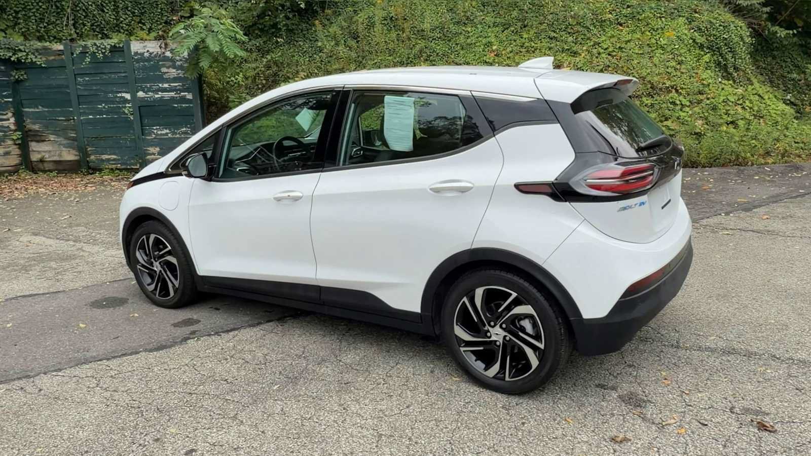 Used 2023 Chevrolet Bolt LT w/ Infotainment Package FWD image 7