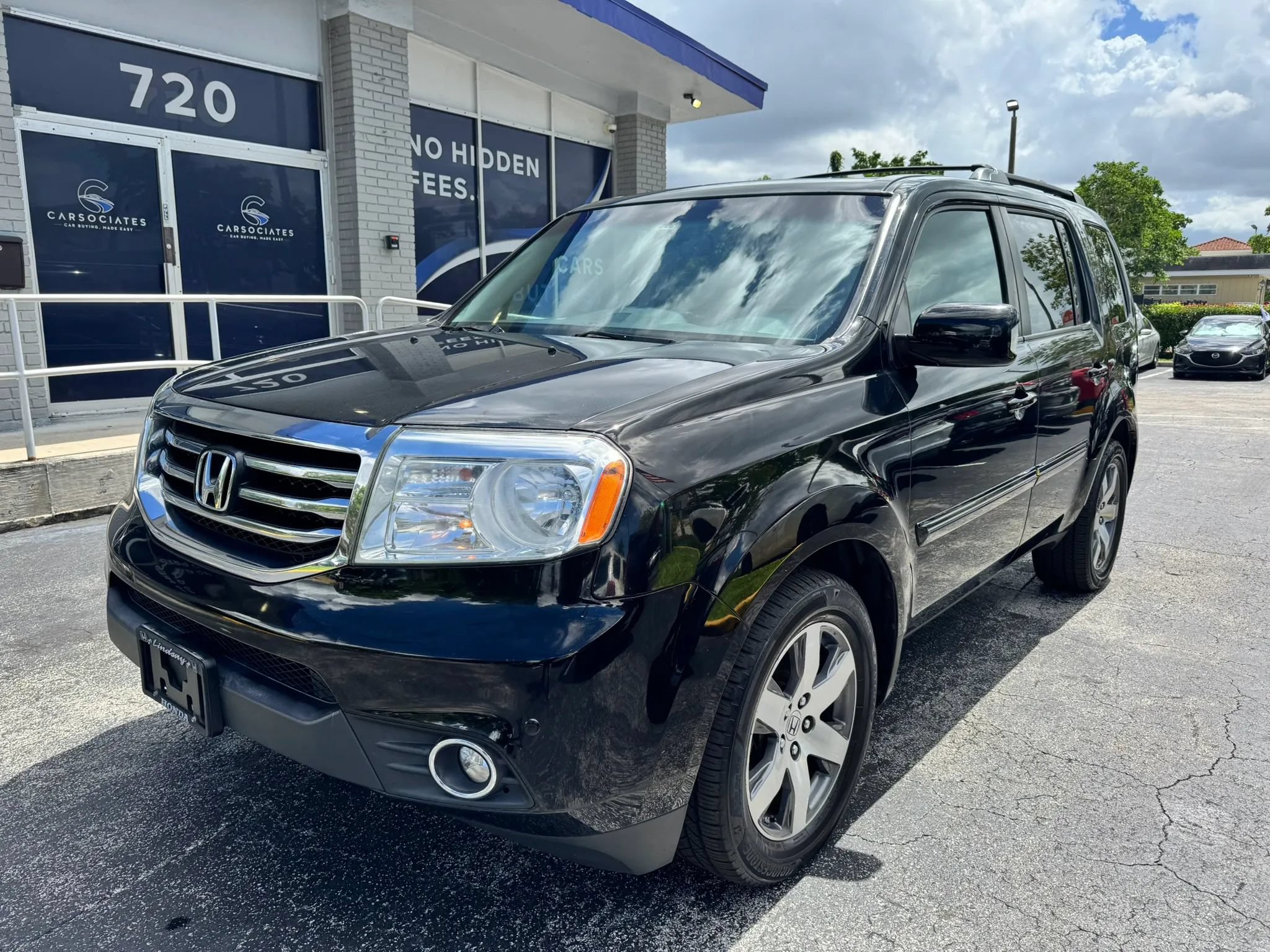 Used 2015 Honda Pilot Touring image 1