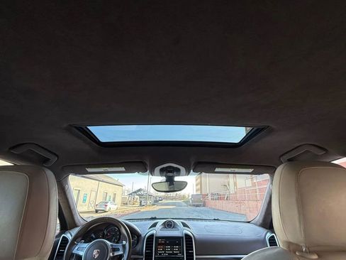 Used 2012 Porsche Cayenne Turbo image 31