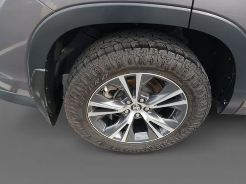 Used 2017 Toyota Highlander LE AWD/4WD image 10