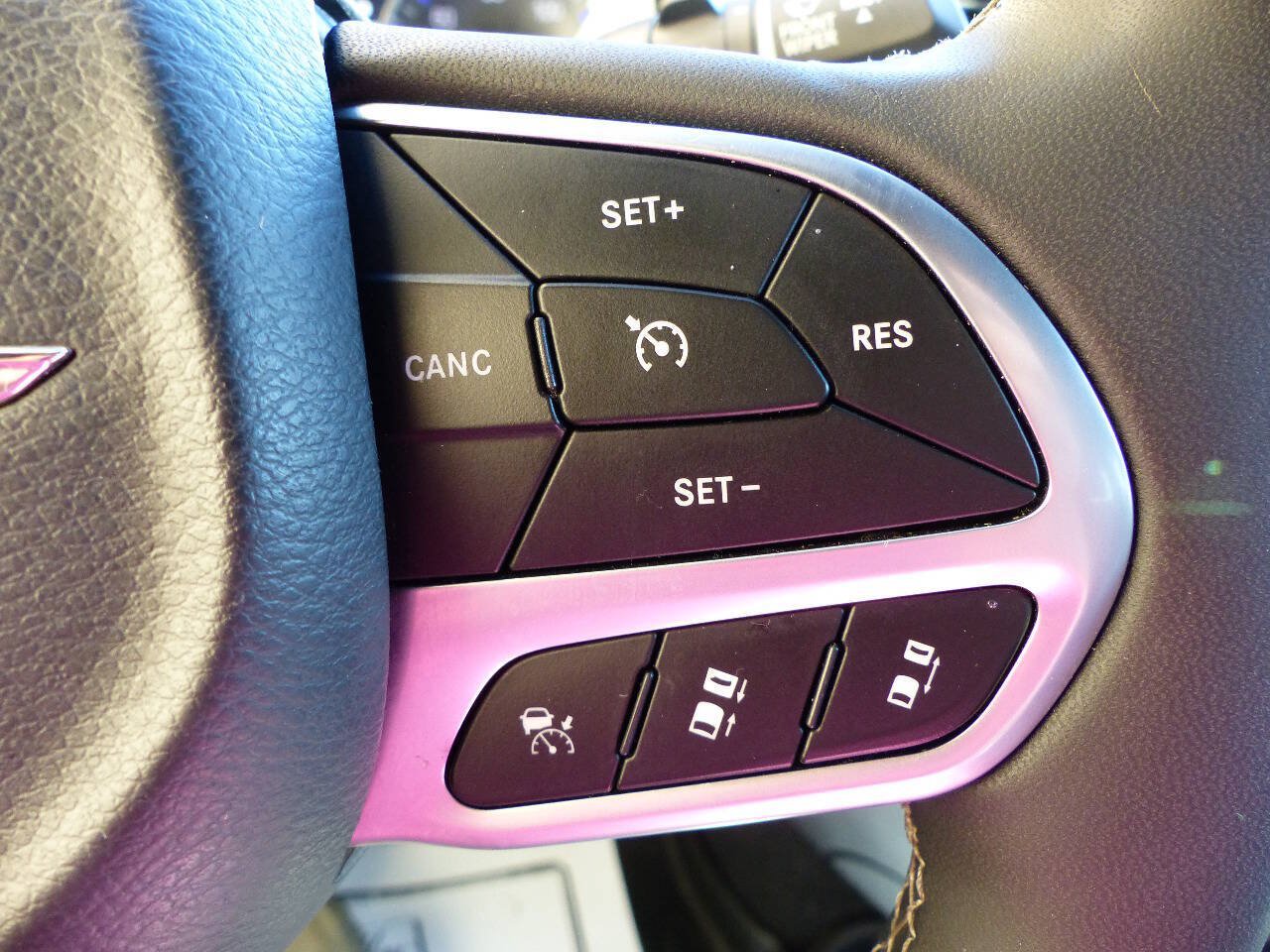 Used 2025 Chrysler Pacifica Select FWD image 49