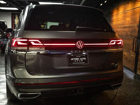 Used 2025 Volkswagen Atlas SE FWD image 6