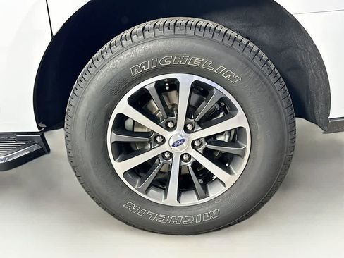 Used 2019 Ford Expedition Max XLT w/ Equipment Group 202A AWD/4WD image 8