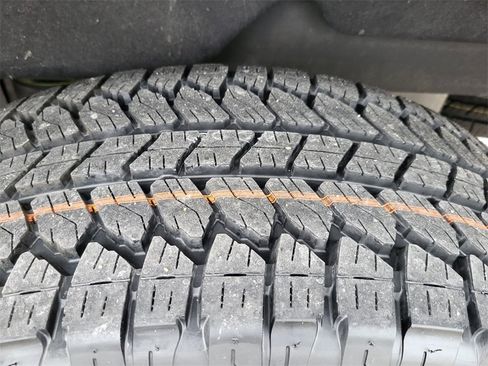 Used 2024 Chevrolet Silverado 1500 LT Trail Boss w/ Convenience Package II image 31