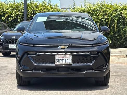 Used 2025 Chevrolet Equinox EV LT FWD image 9