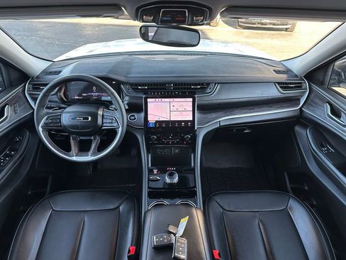 Used 2023 Jeep Grand Cherokee Limited image 21