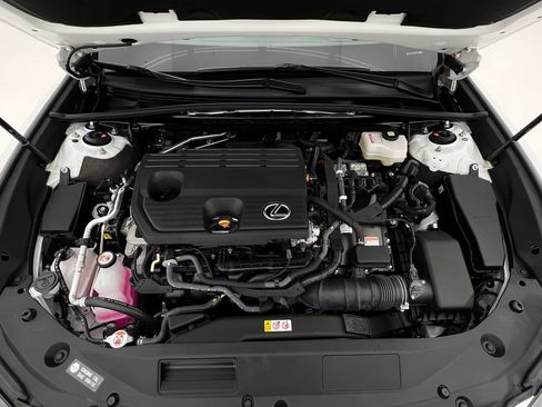 Used 2025 Lexus ES 300h w/ Premium Package image 23