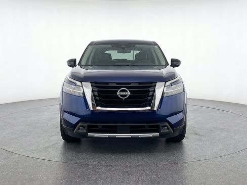 Used 2025 Nissan Pathfinder SV AWD/4WD image 2
