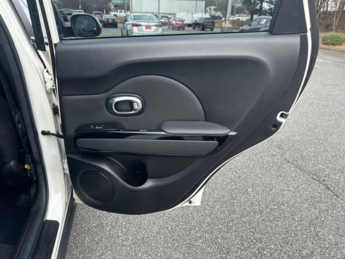 Used 2017 Kia Soul + image 16