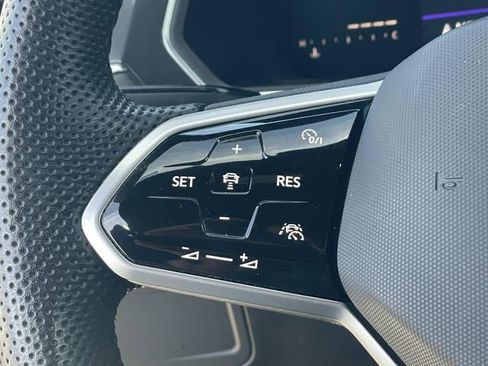 Used 2022 Volkswagen Tiguan SE R-Line image 8