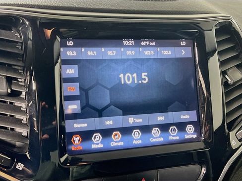 Used 2020 Jeep Cherokee Limited AWD/4WD image 13