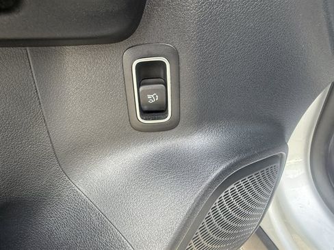 Used 2022 Mercedes-Benz GLB 250 4MATIC image 11