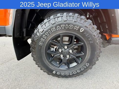 Used 2025 Jeep Gladiator Sport AWD/4WD image 18