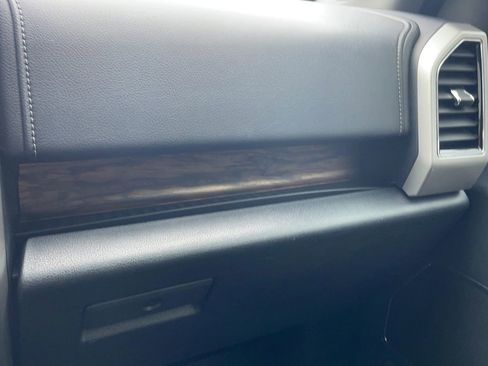 Used 2019 Ford F150 Lariat w/ Equipment Group 502A Luxury AWD/4WD image 15