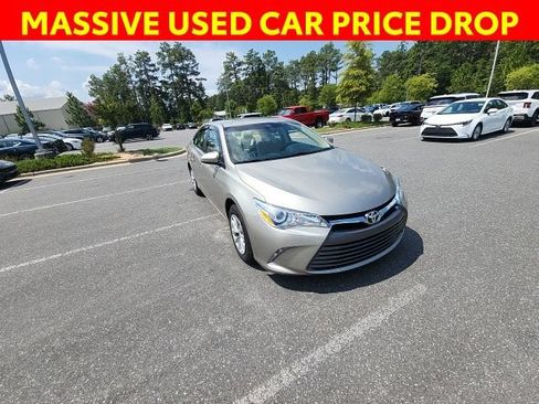 Used 2015 Toyota Camry LE FWD image 3