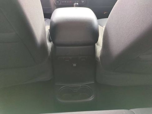 Used 2018 Jeep Wrangler Sahara w/ Connectivity Group AWD/4WD image 19