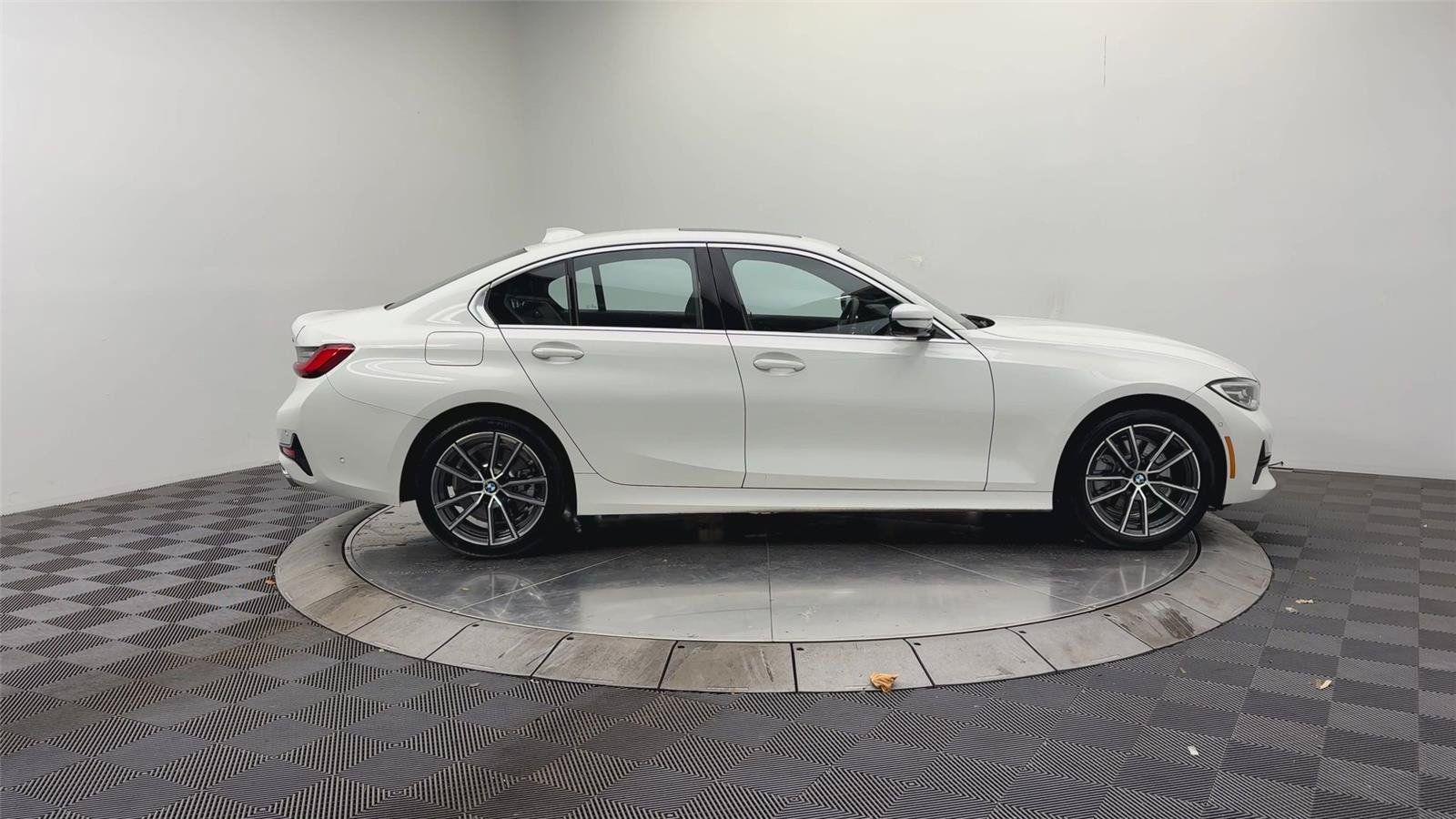 Used 2021 BMW 330e xDrive w/ Convenience Package AWD/4WD image 5