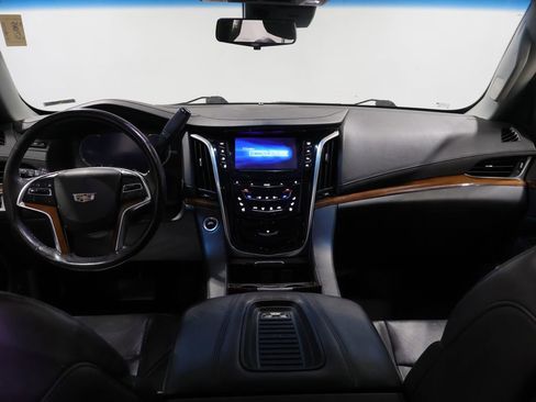 Used 2018 Cadillac Escalade ESV Premium Luxury AWD/4WD image 18
