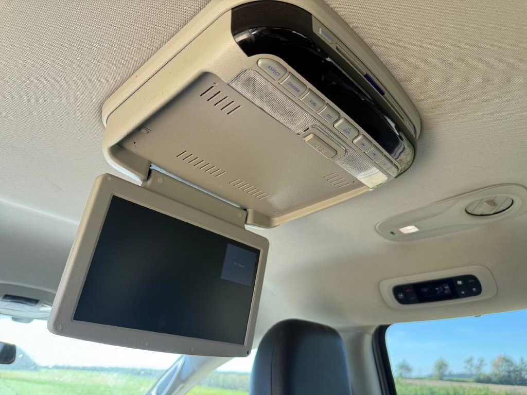 Used 2018 Chrysler Pacifica Touring-L FWD image 34