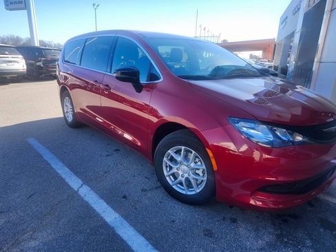 New 2026 Chrysler Voyager LX image 5