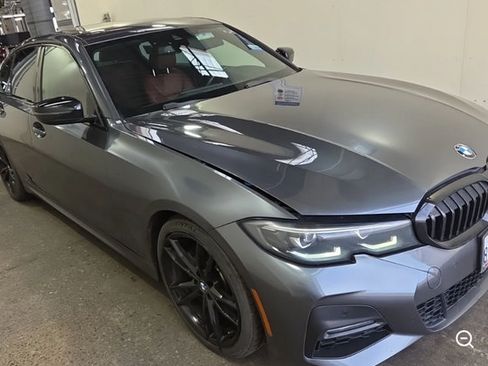 Used 2022 BMW 330i Sedan w/ M Sport Package RWD image 2