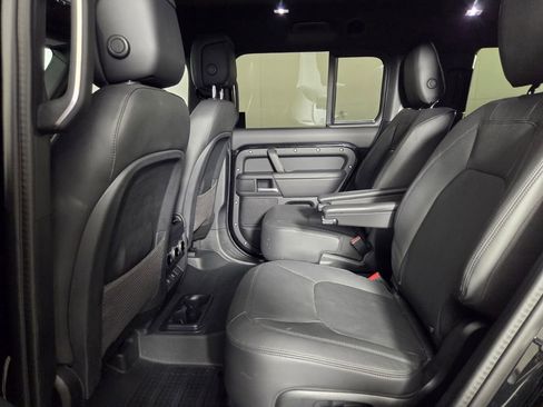Used 2025 Land Rover Defender 130 X-Dynamic SE image 25
