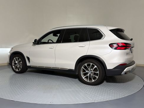 Used 2024 BMW X5 xDrive40i AWD/4WD image 3