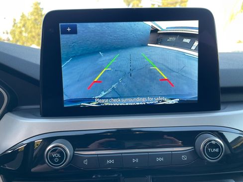 Used 2022 Ford Escape SE image 21