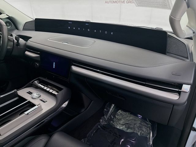 Used 2025 Lincoln Navigator Reserve AWD/4WD image 32
