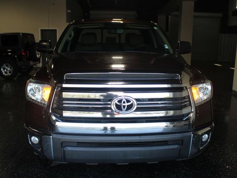 Used 2016 Toyota Tundra SR5 w/ SR5 Upgrade Package image 5