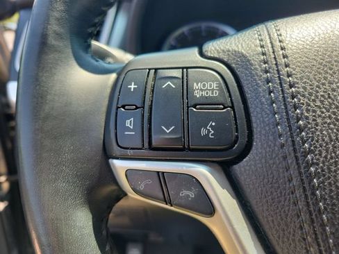 Used 2019 Toyota Highlander XLE AWD/4WD image 33